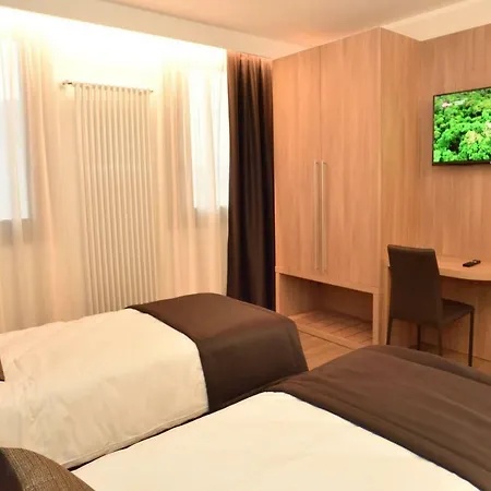 מלון דירות Al Barcon 4*